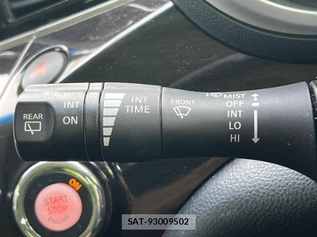 Nissan ELGRAND 2013-05 8653536-17
