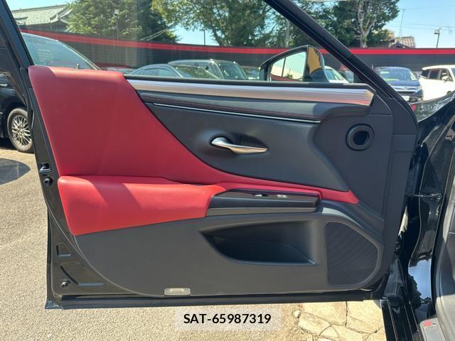 Lexus ES 2019-07 8647486-11