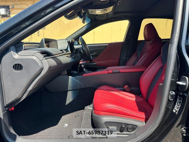 Lexus ES 2019-07 8647486-13