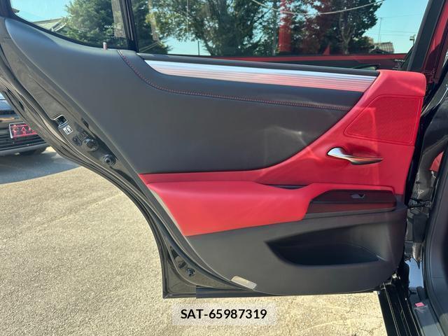 Lexus ES 2019-07 8647486-16