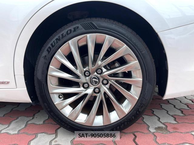 Lexus ES 2019-10 8648321-12