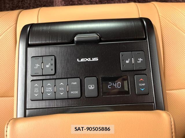 Lexus ES 2019-10 8648321-5
