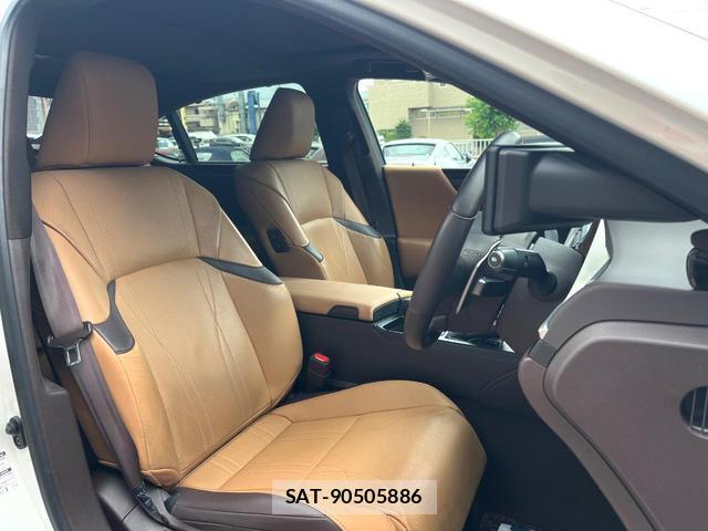 Lexus ES 2019-10 8648321-7