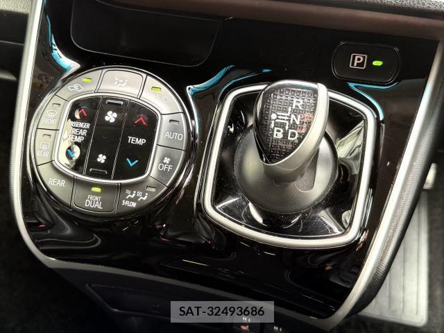 Toyota ESQUIRE 2015-10 8650157-10
