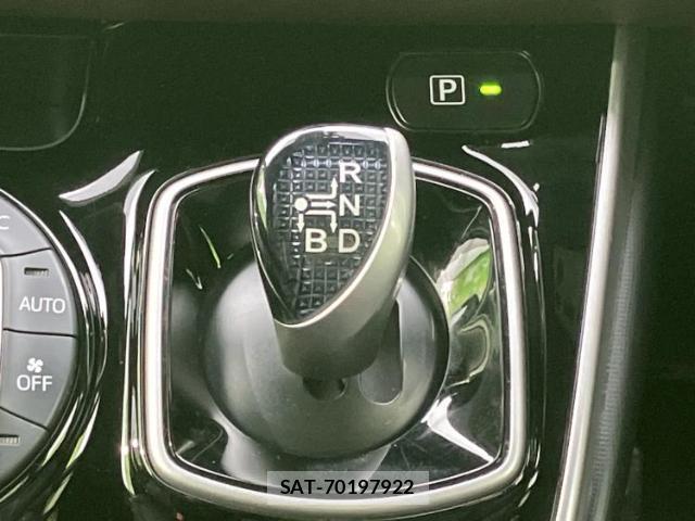 Toyota ESQUIRE 2018-11 8653676-17