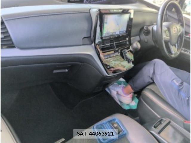 Toyota ESTIMA 2018-03 8648937-2