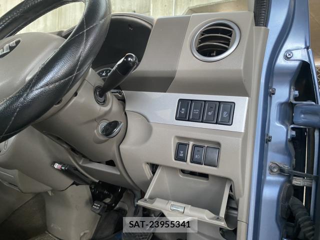 Suzuki EVERY 2011-04 8648692-11