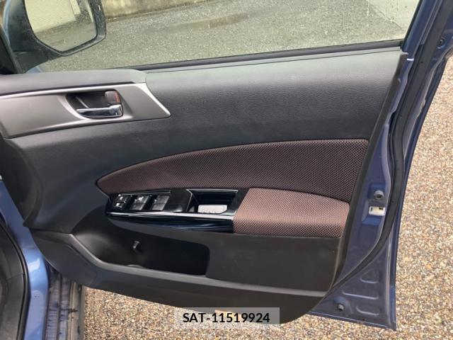 Subaru EXIGA CROSSOVER 2017-11 8646783-8