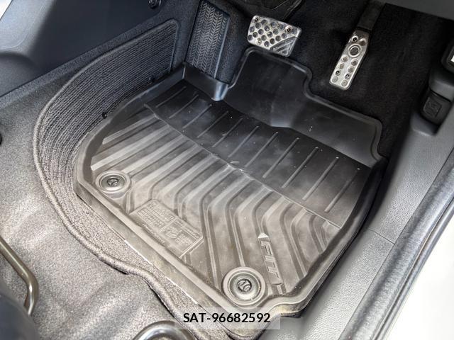 Honda FIT HYBRID 2018-05 8647468-13