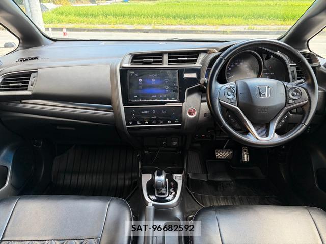 Honda FIT HYBRID 2018-05 8647468-2