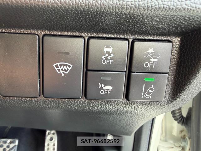 Honda FIT HYBRID 2018-05 8647468-4