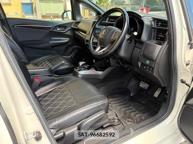 Honda FIT HYBRID 2018-05 8647468-5