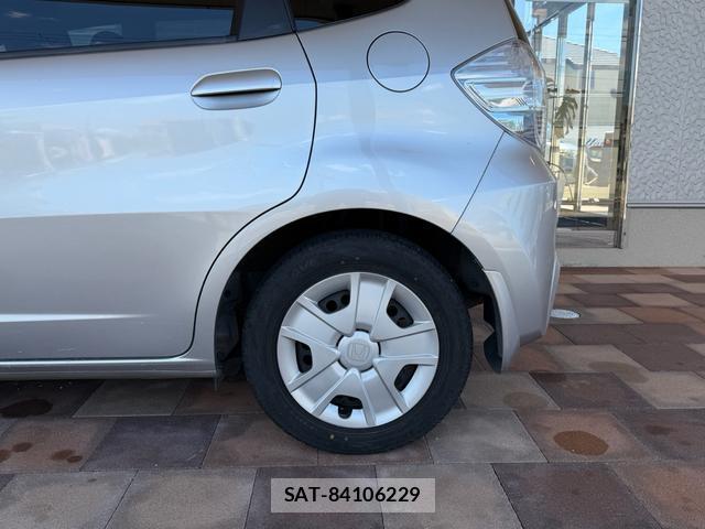 Honda FIT HYBRID 2013-08 8649388-12