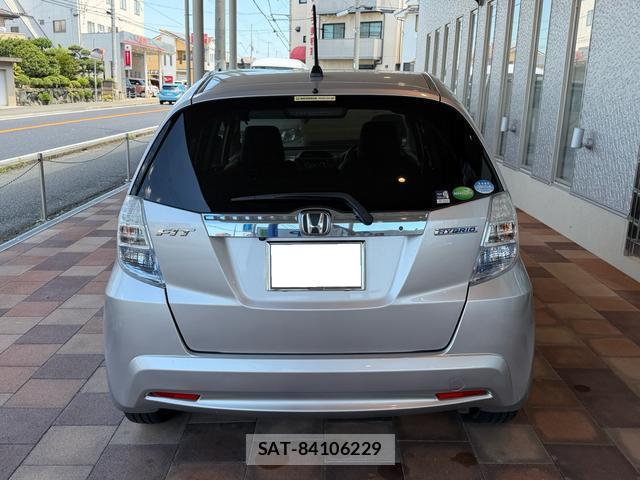 Honda FIT HYBRID 2013-08 8649388-14