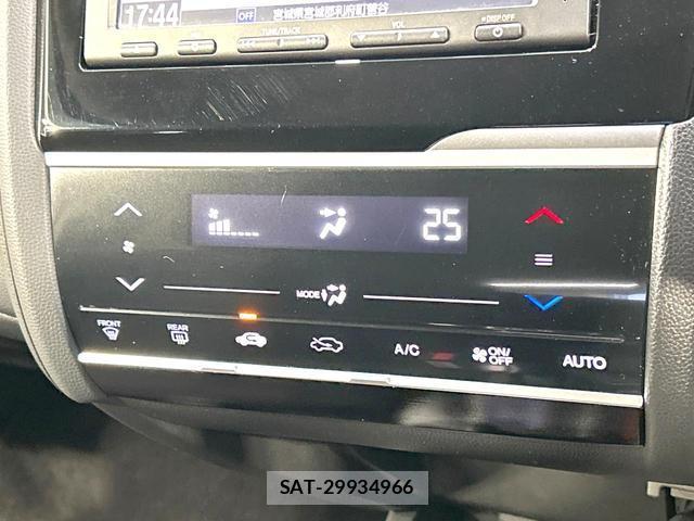 Honda FIT HYBRID 2015-06 8649538-4