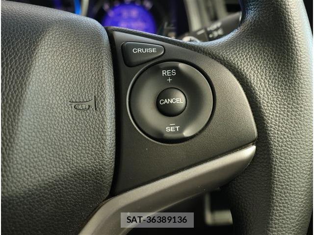 Honda FIT 2016-11 8646971-10