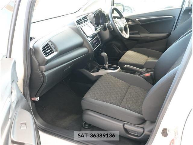 Honda FIT 2016-11 8646971-13