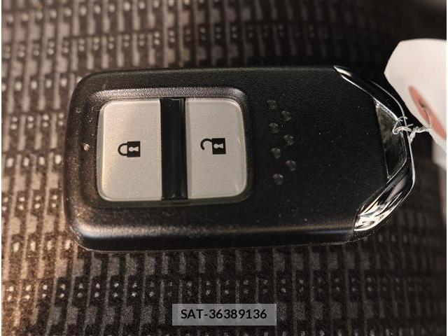 Honda FIT 2016-11 8646971-15