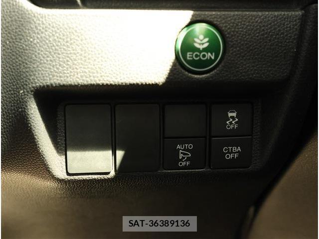 Honda FIT 2016-11 8646971-9