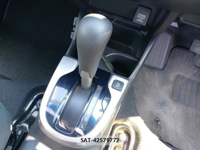 Honda FIT 2019-08 8653368-11