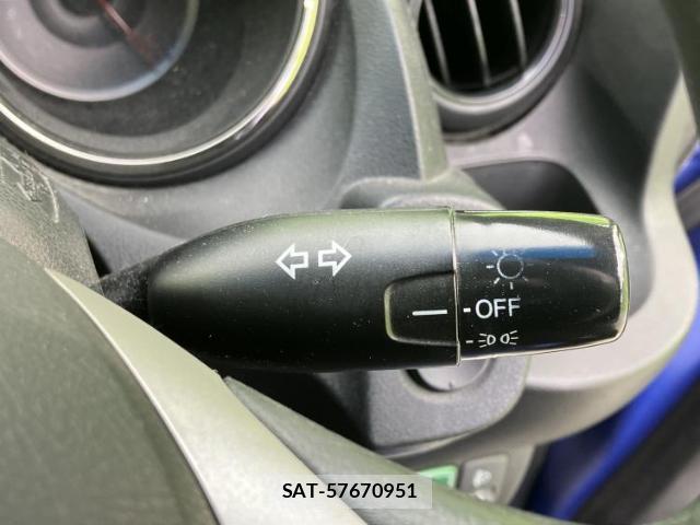 Honda FIT 2012-02 8653777-14