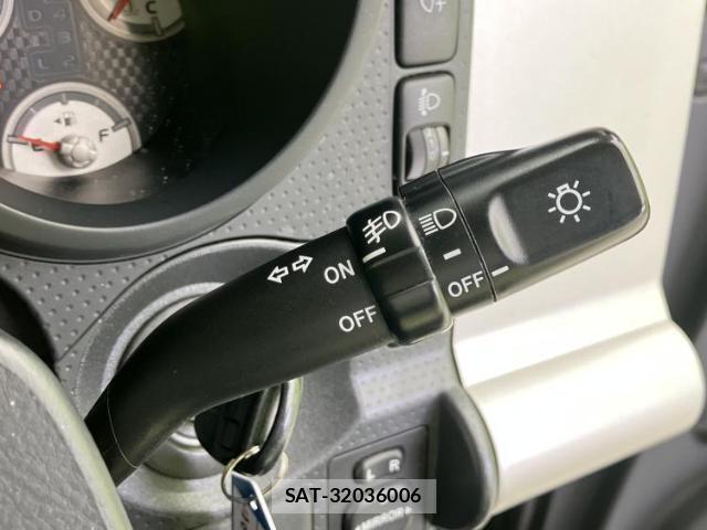Toyota FJ CRUISER 2017-08 8647953-16