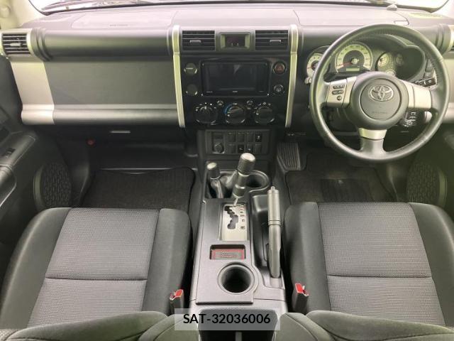Toyota FJ CRUISER 2017-08 8647953-5