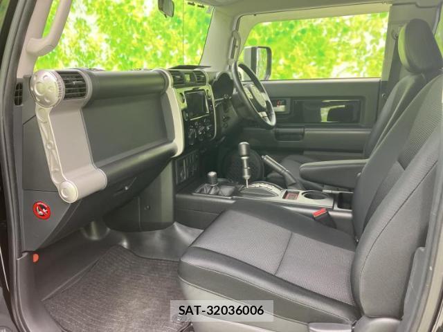 Toyota FJ CRUISER 2017-08 8647953-6