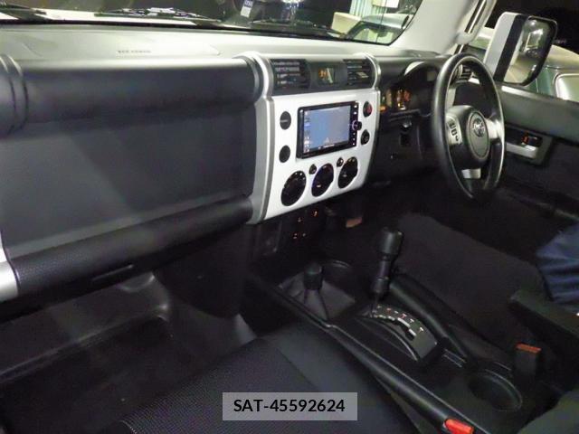 Toyota FJ CRUISER 2016-05 8650986-2