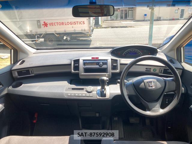 Honda FREED 2013-09 8650076-2