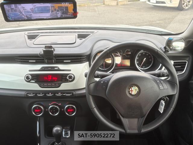 ALFA ROMEO GIULIETTA 2012-04 8653141-19
