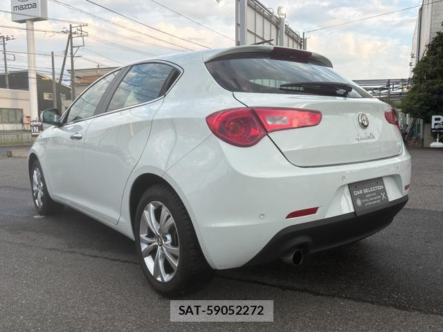 ALFA ROMEO GIULIETTA 2012-04 8653141-9