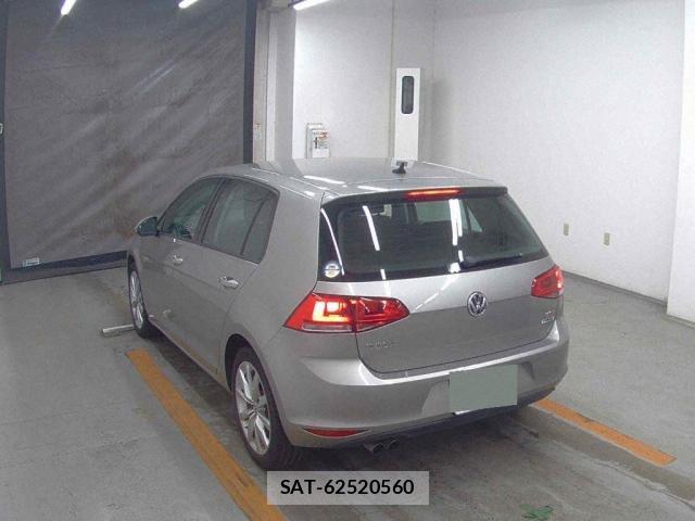 VolksWagen GOLF 2015-11 8647012-5