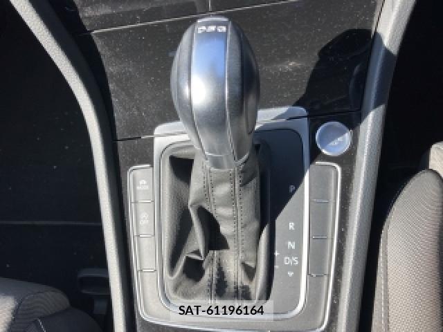 VolksWagen GOLF 2015-10 8649024-4