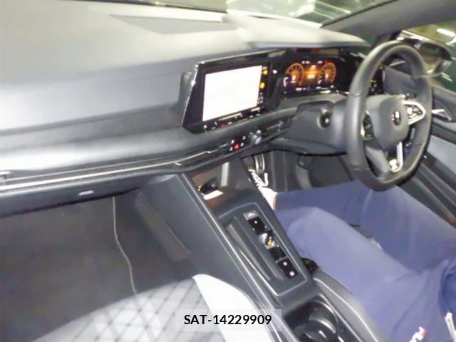 VolksWagen GOLF 2021-08 8649057-2