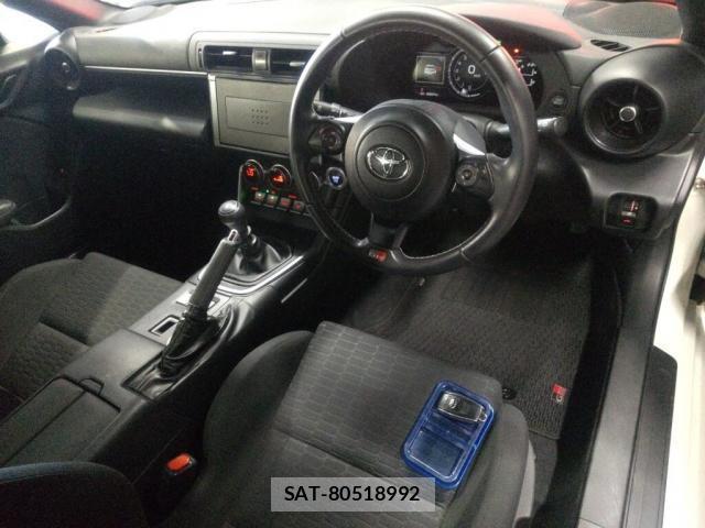 Toyota GR86 2022-05 8647180-2