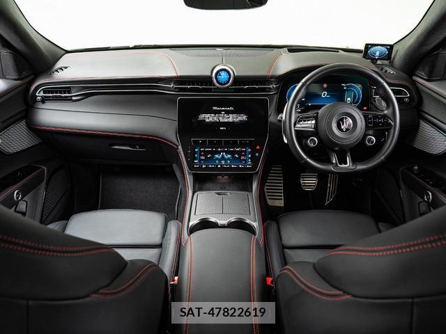 Maserati Grecale 2023-11 8651096-3