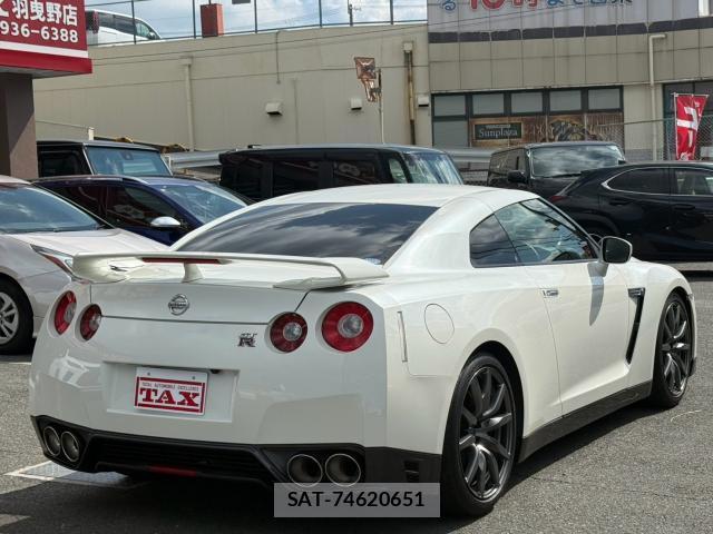 Nissan GT-R 2012-05 8651545-1