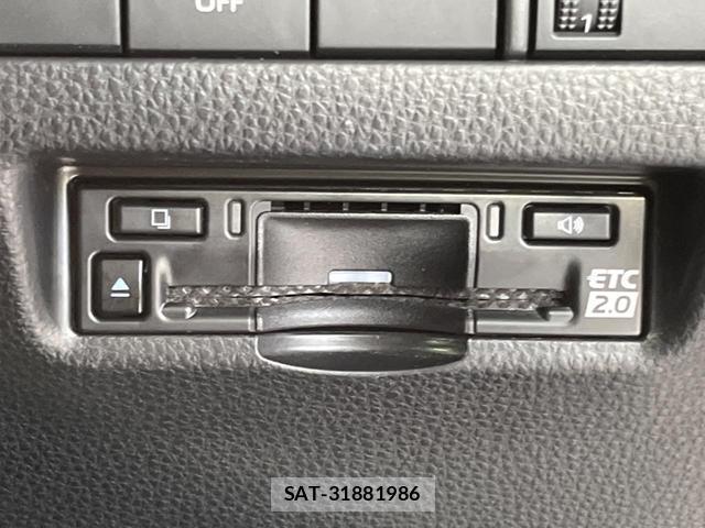 Toyota HARRIER HYBRID 2023-07 8647948-6