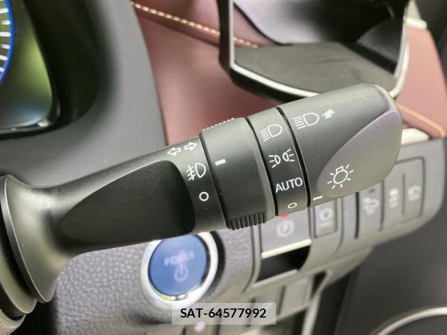 Toyota HARRIER HYBRID 2017-07 8647951-16