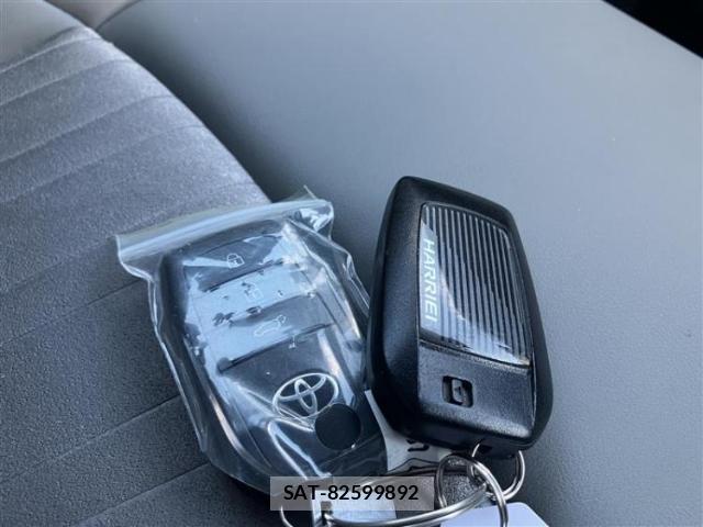 Toyota HARRIER 2023-01 8647774-16