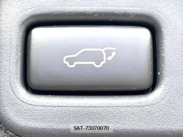 Toyota HARRIER 2017-05 8649537-4