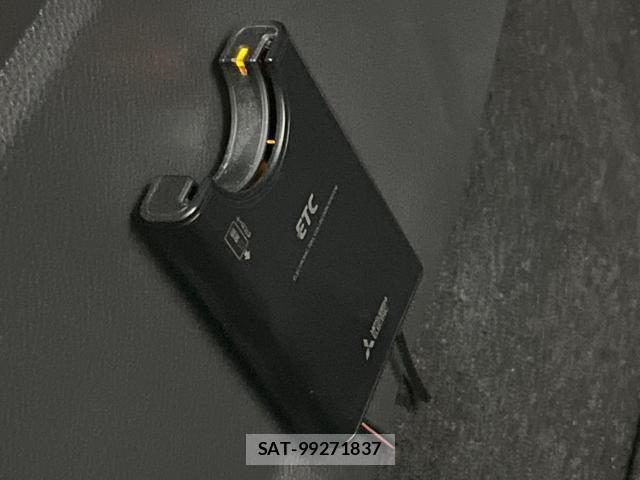 Toyota HARRIER 2022-04 8652322-4