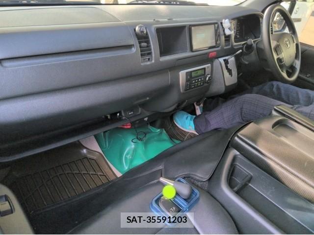Toyota HIACE COMMUTER 2022-01 8647352-3