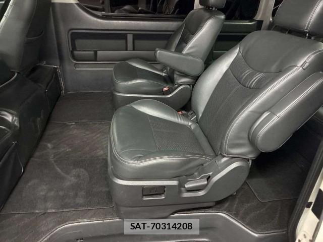 Toyota HIACE COMMUTER 2012-11 8647364-4
