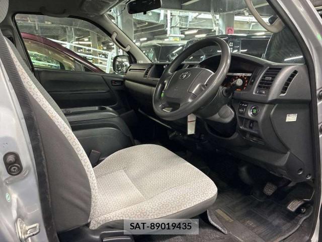 Toyota HIACE COMMUTER 2015-06 8647420-3