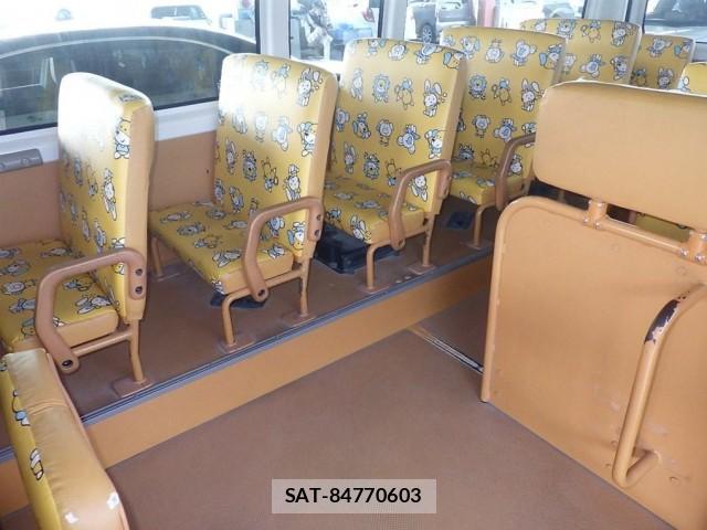 Toyota HIACE COMMUTER 2016-03 8647424-2