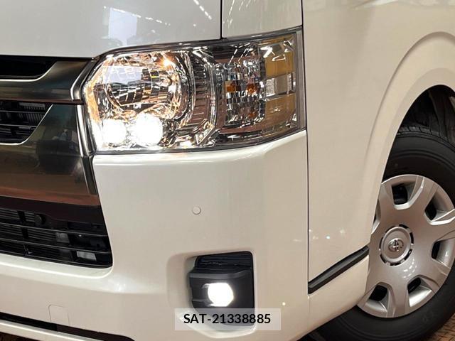 Toyota HIACE VAN 2025-11 8647320-11