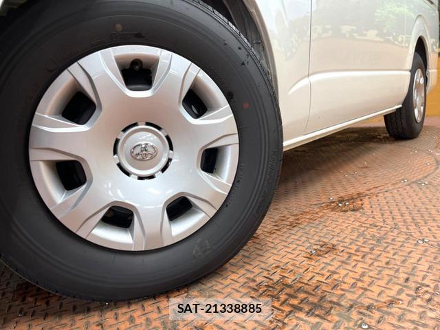 Toyota HIACE VAN 2025-11 8647320-12