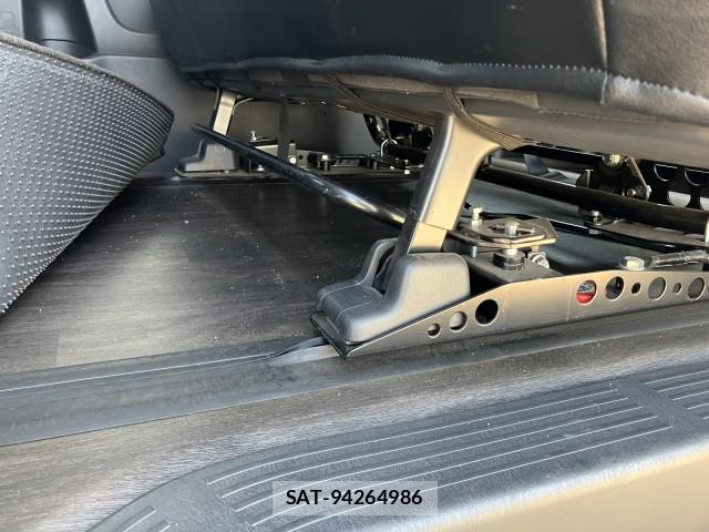 Toyota HIACE VAN 2018-04 8647357-12